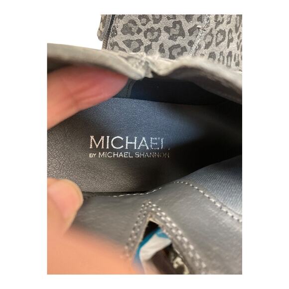 Michael by Michael Shannon Nadya Gray Suede Leopard Low Heel Booties SZ 8 - Picture 8 of 8